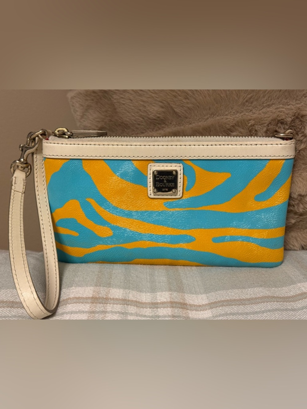 🦓 Rare Dooney & Bourke Zebra Print Wristlet - Electric Turquoise & Gold